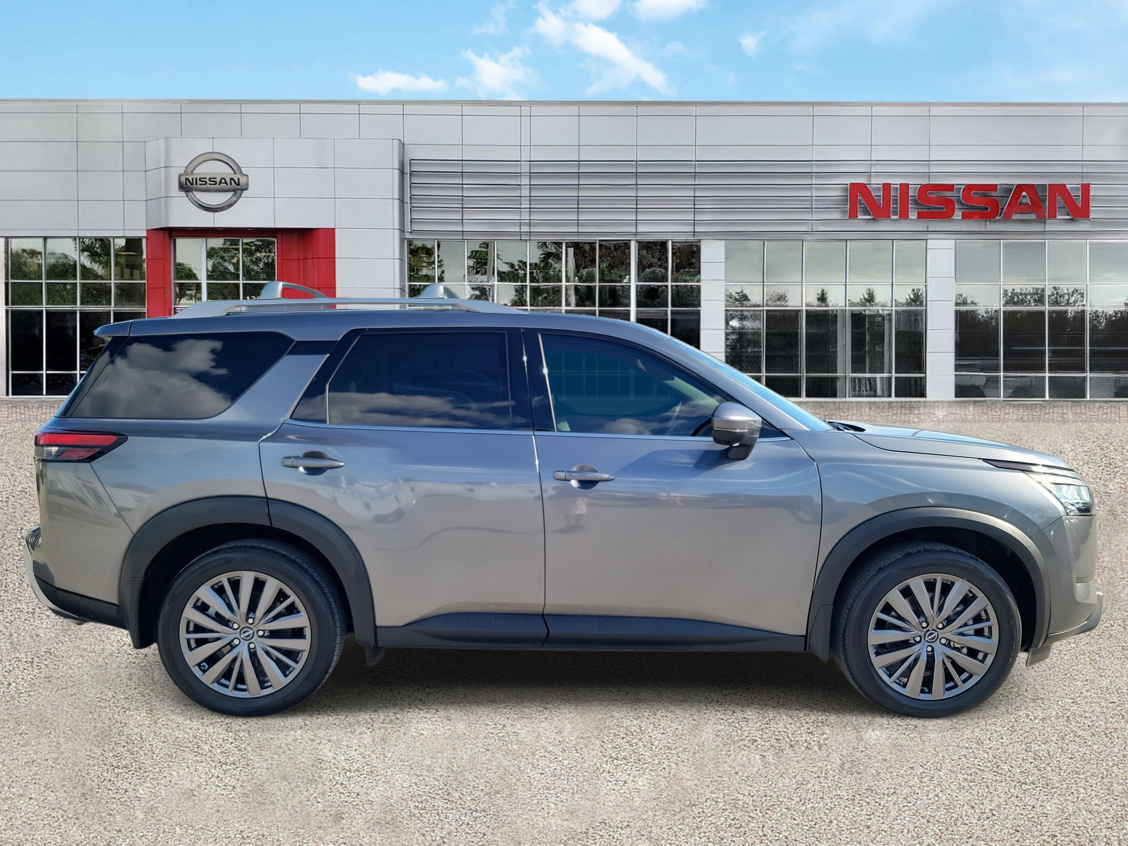 2024 Nissan Pathfinder SL