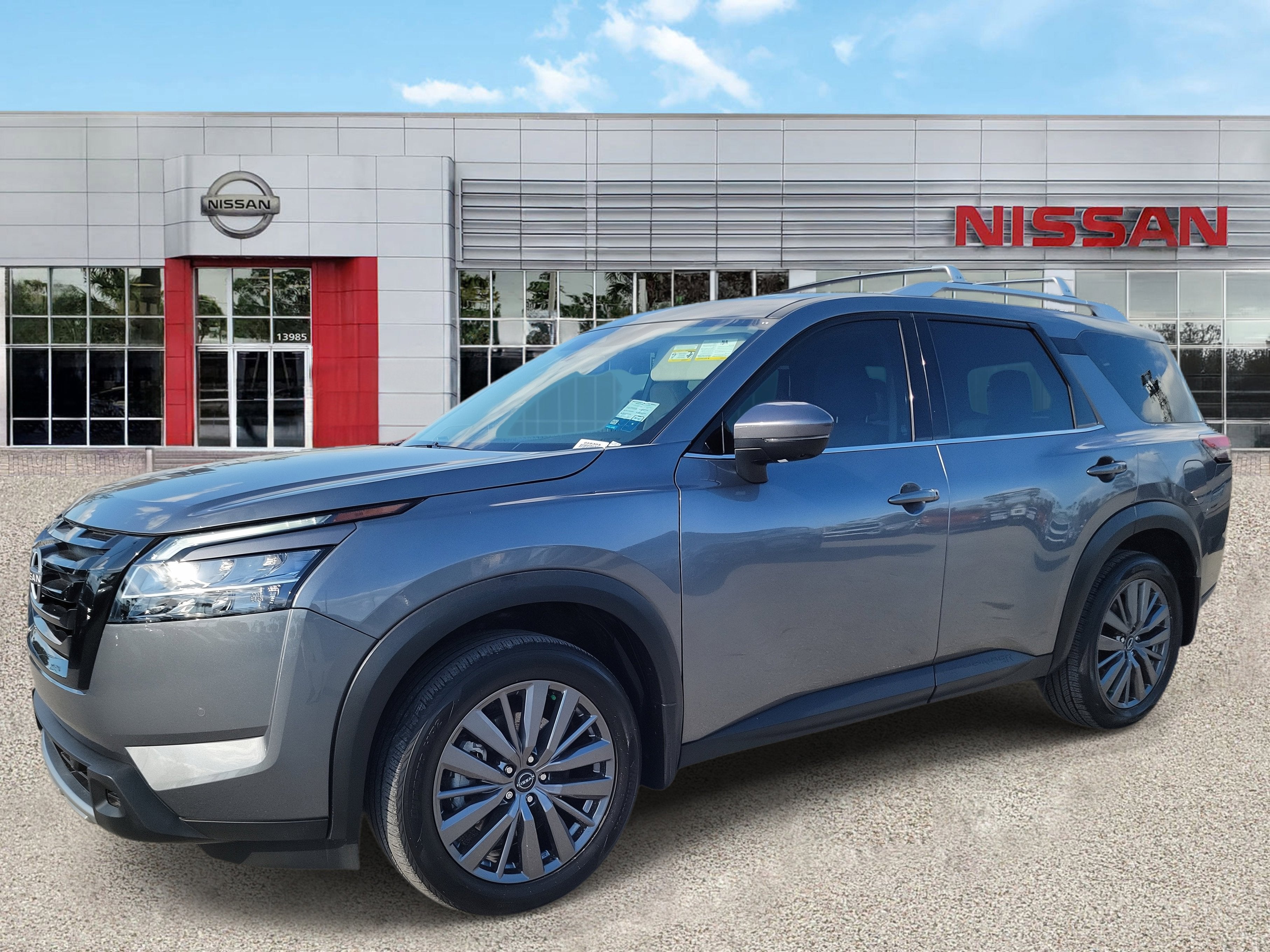 2024 Nissan Pathfinder SL