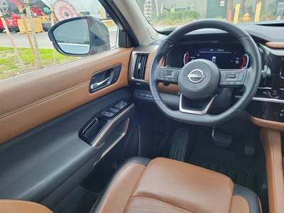 2025 Nissan Pathfinder Platinum