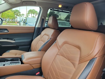 2025 Nissan Pathfinder Platinum