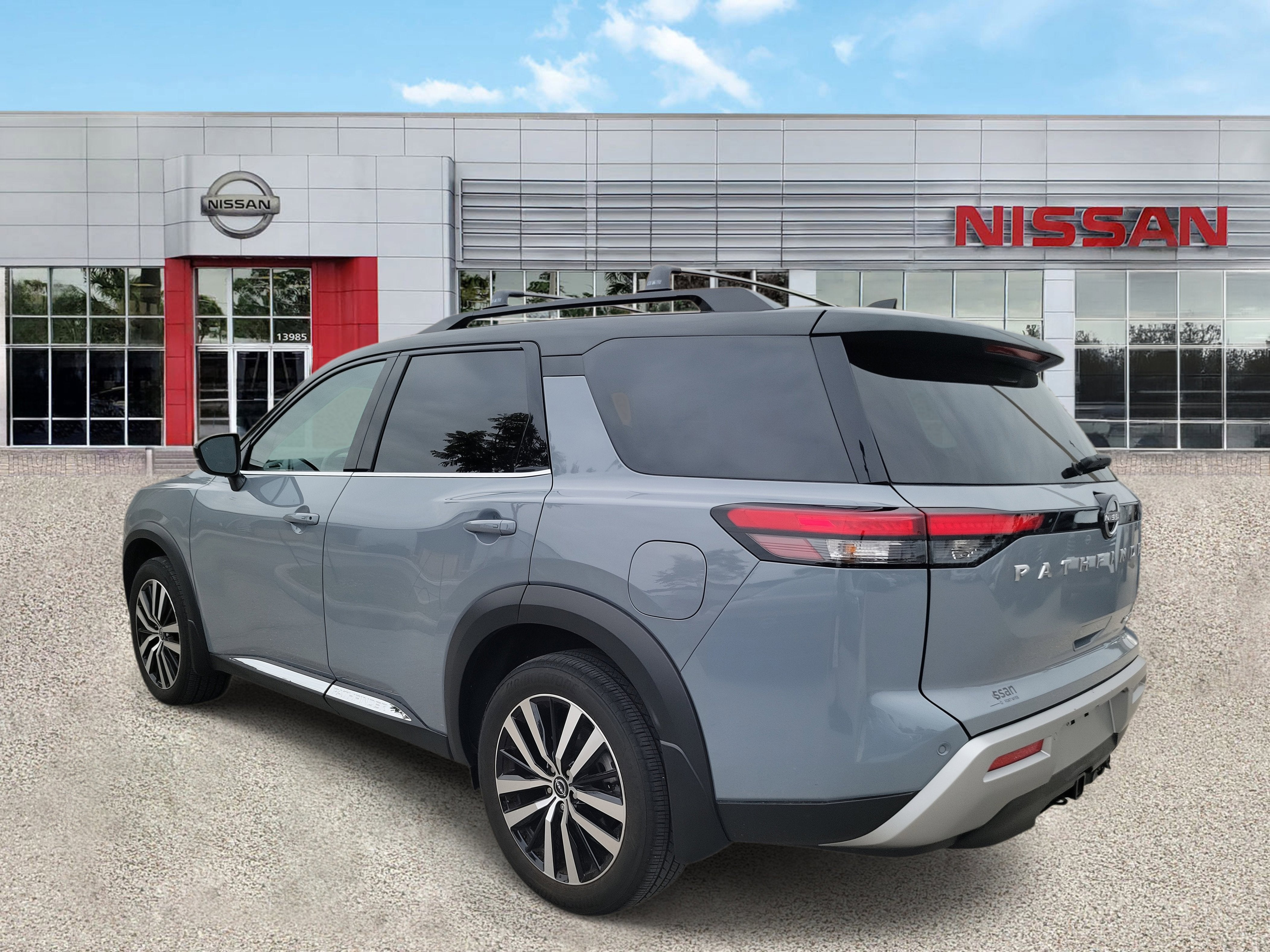 2025 Nissan Pathfinder Platinum