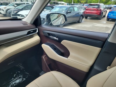 2022 Toyota Highlander Hybrid XLE
