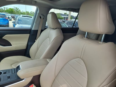 2022 Toyota Highlander Hybrid XLE