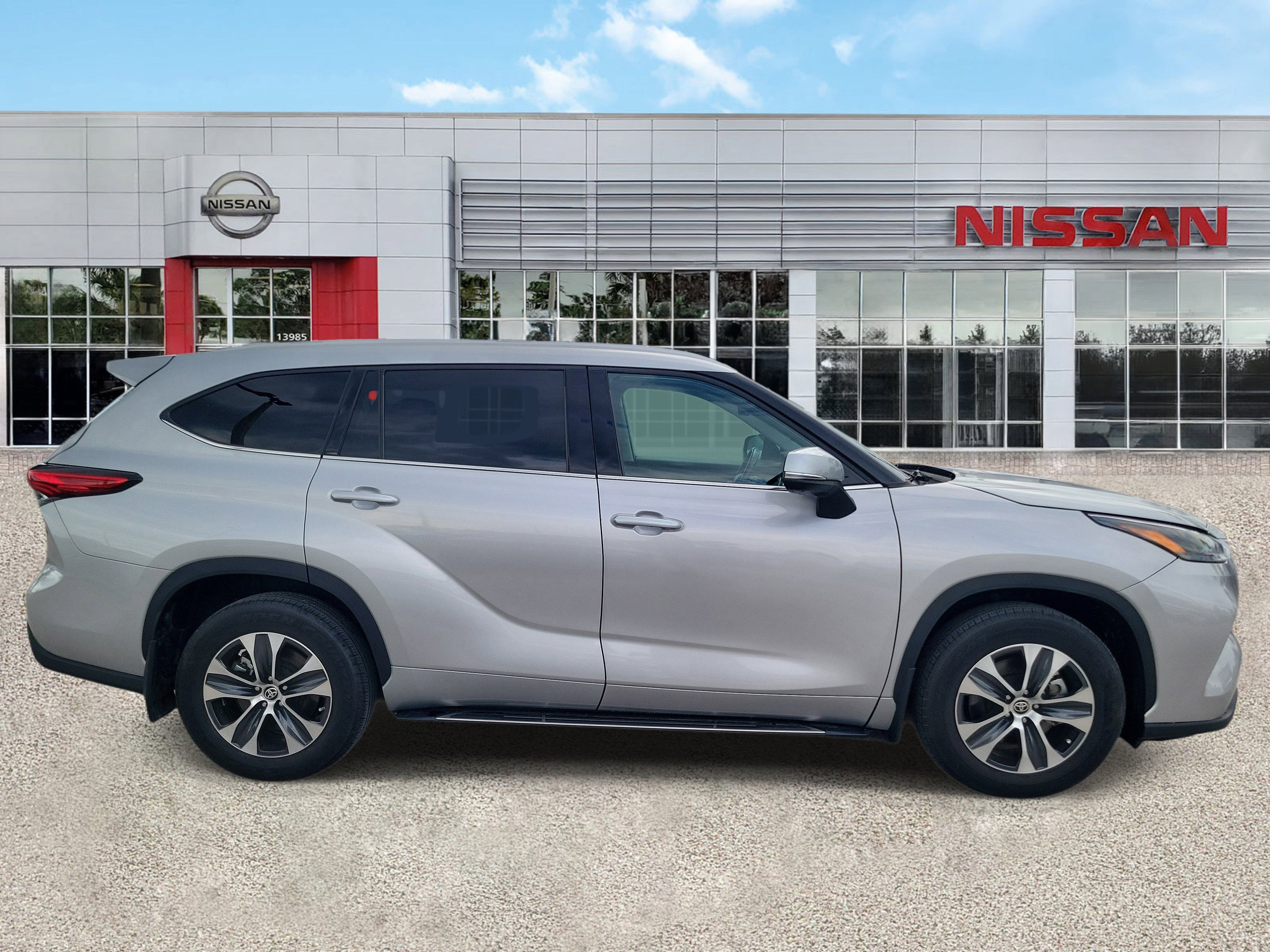2022 Toyota Highlander Hybrid XLE