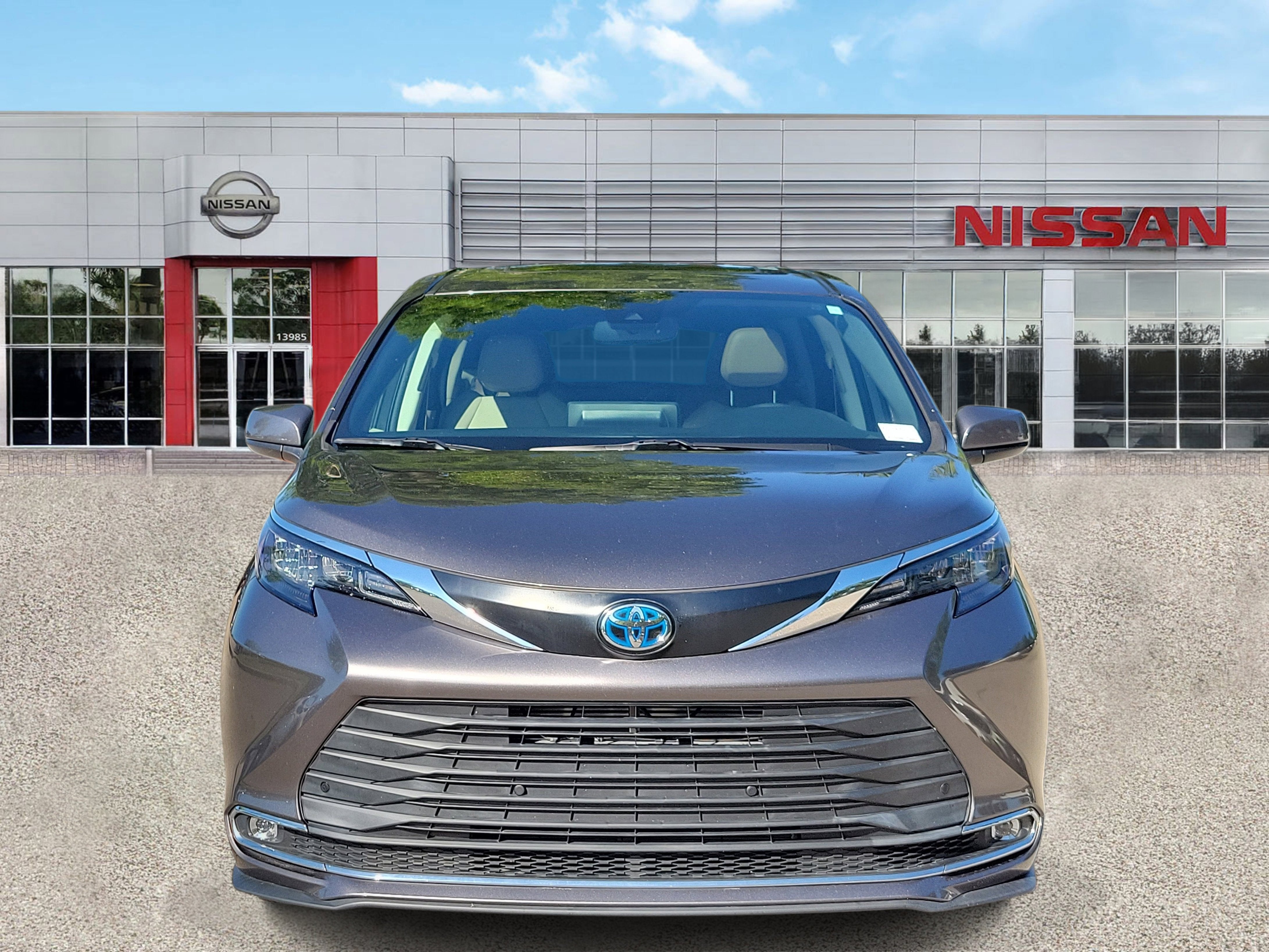 2024 Toyota Sienna XLE