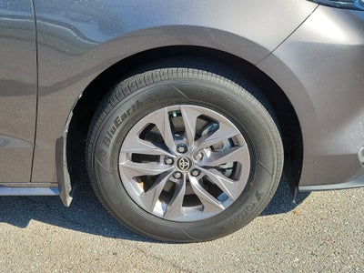 2024 Toyota Sienna XLE