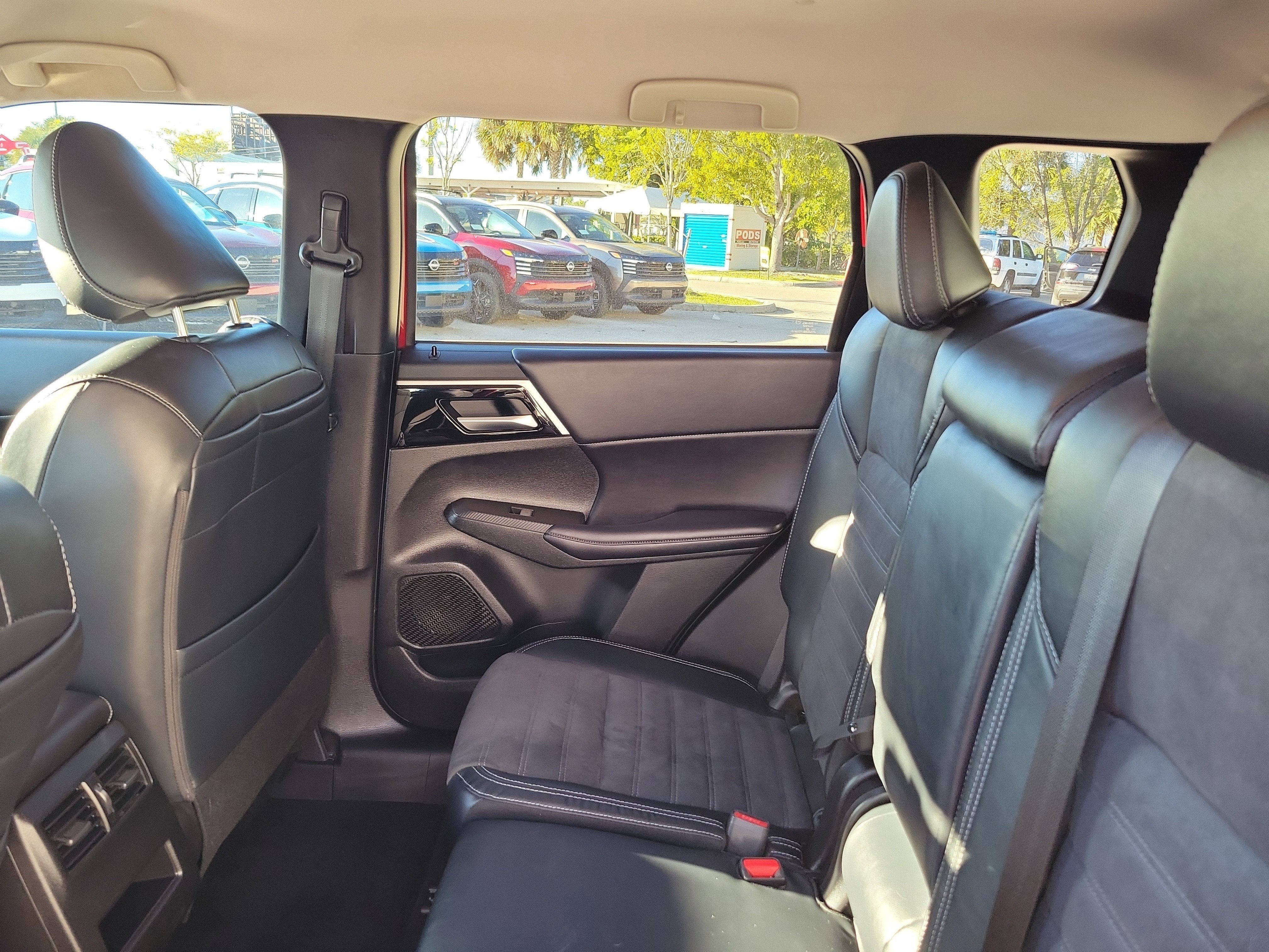 2023 Mitsubishi Outlander SE