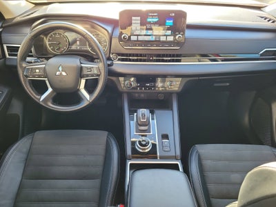 2023 Mitsubishi Outlander SE