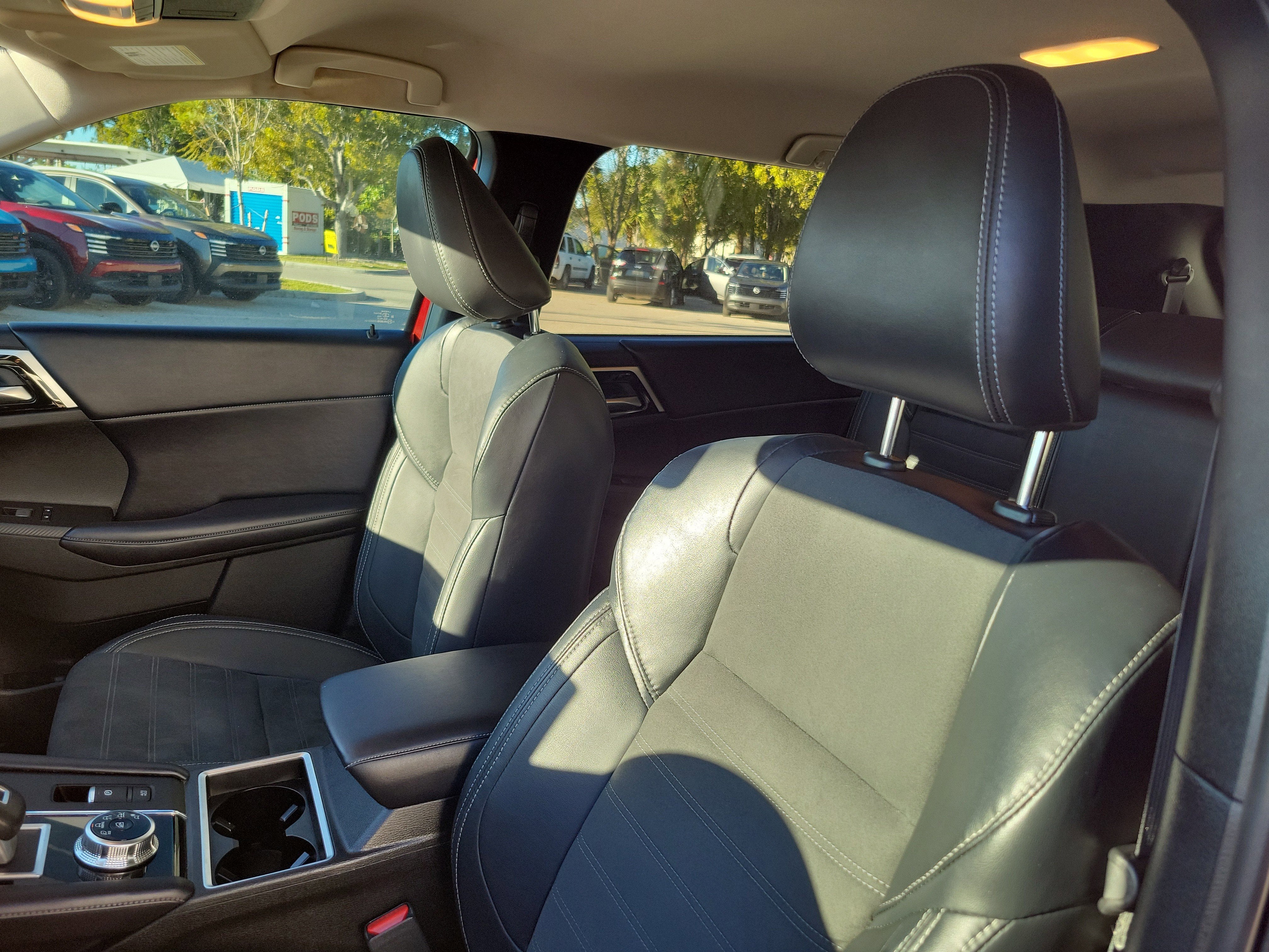 2023 Mitsubishi Outlander SE