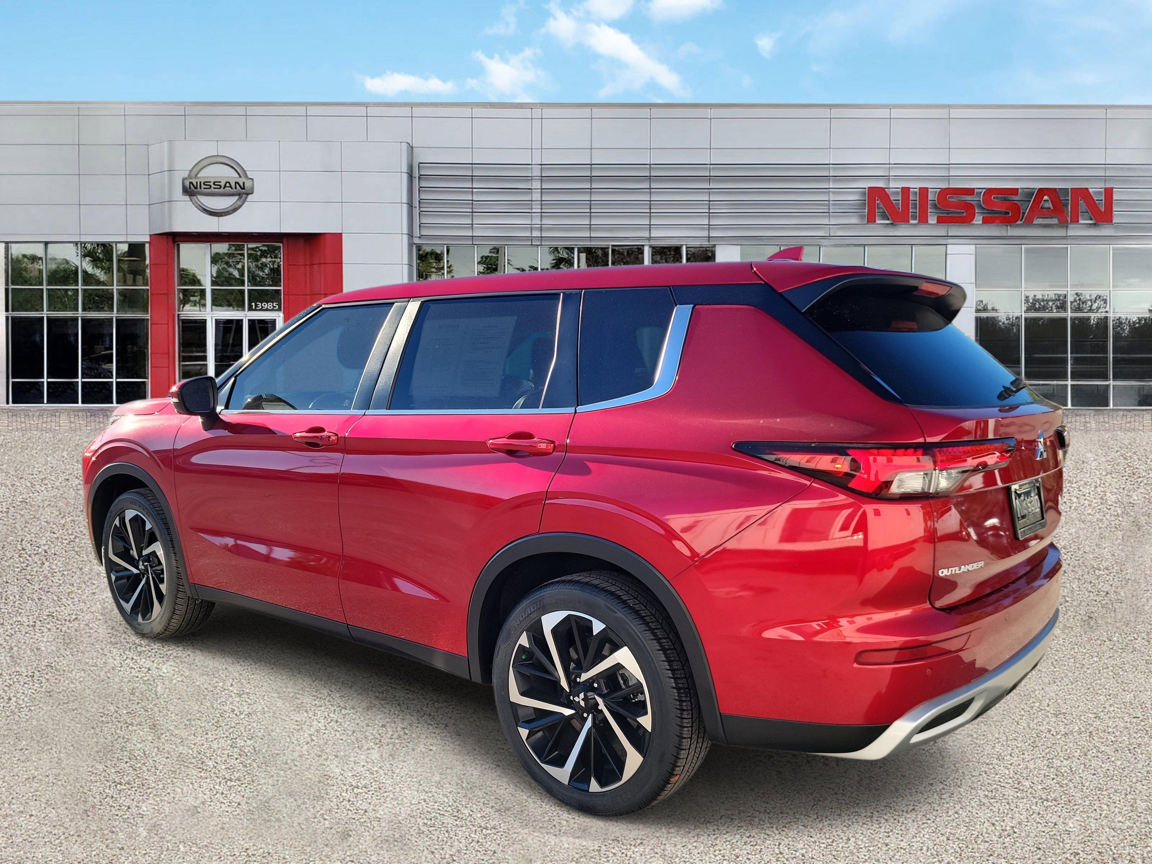 2023 Mitsubishi Outlander SE
