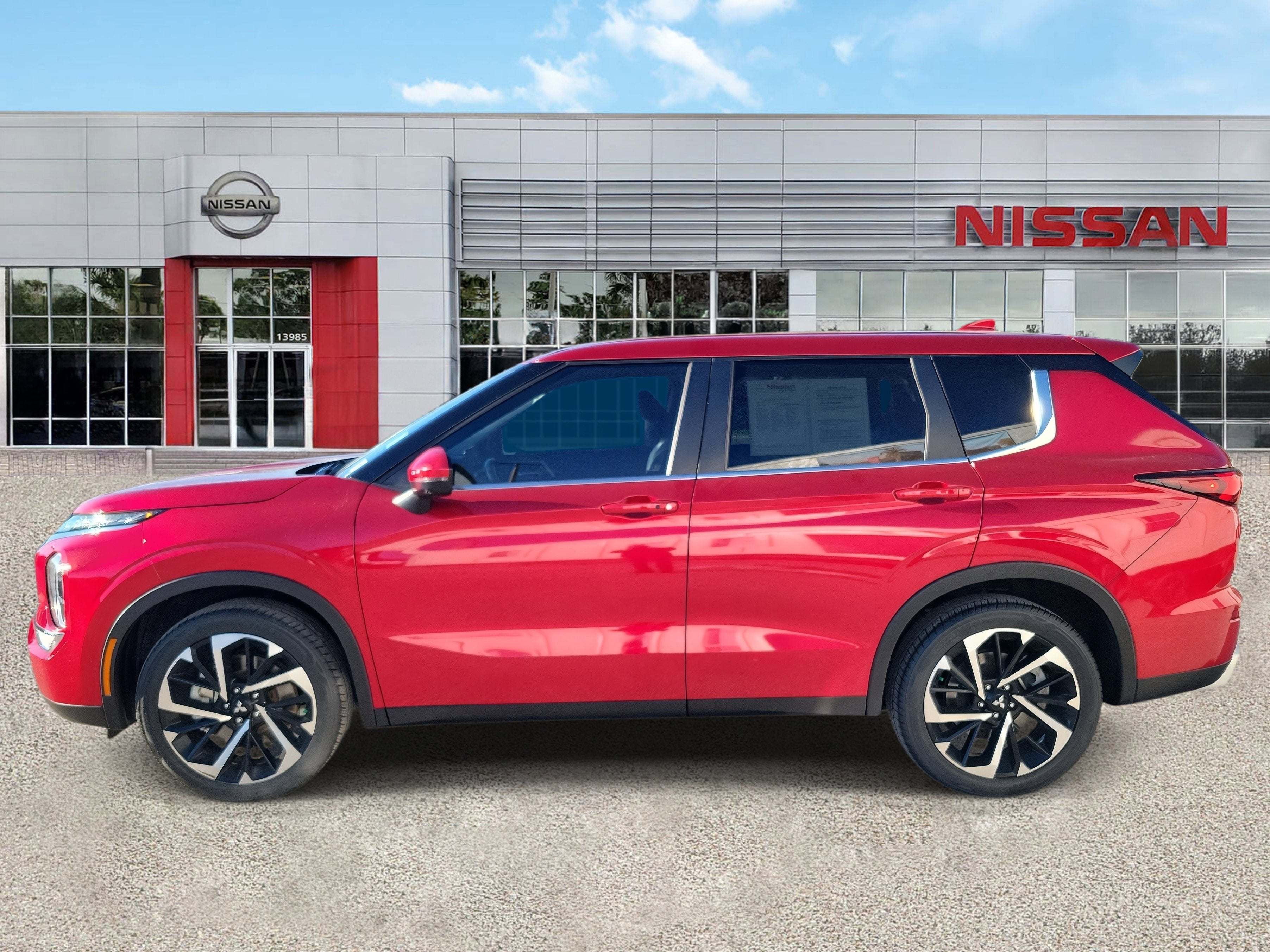 2023 Mitsubishi Outlander SE