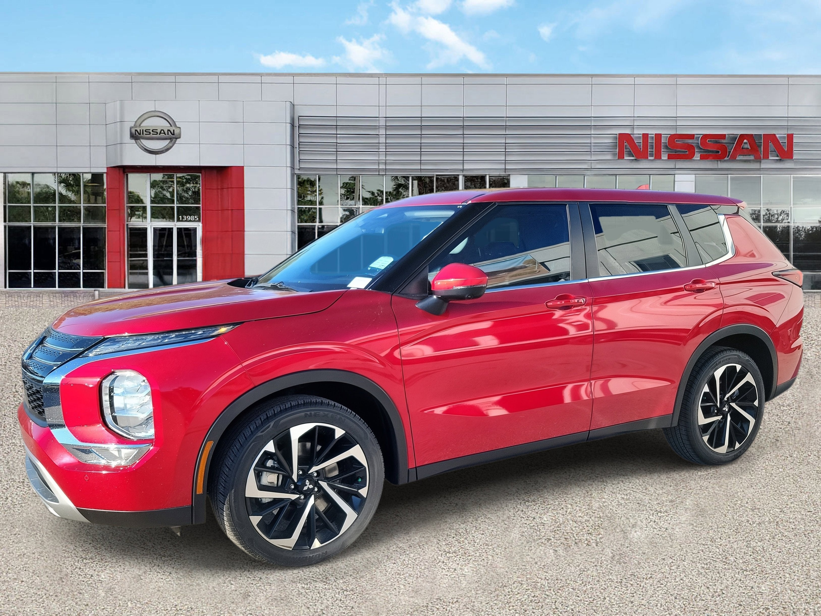 2023 Mitsubishi Outlander SE