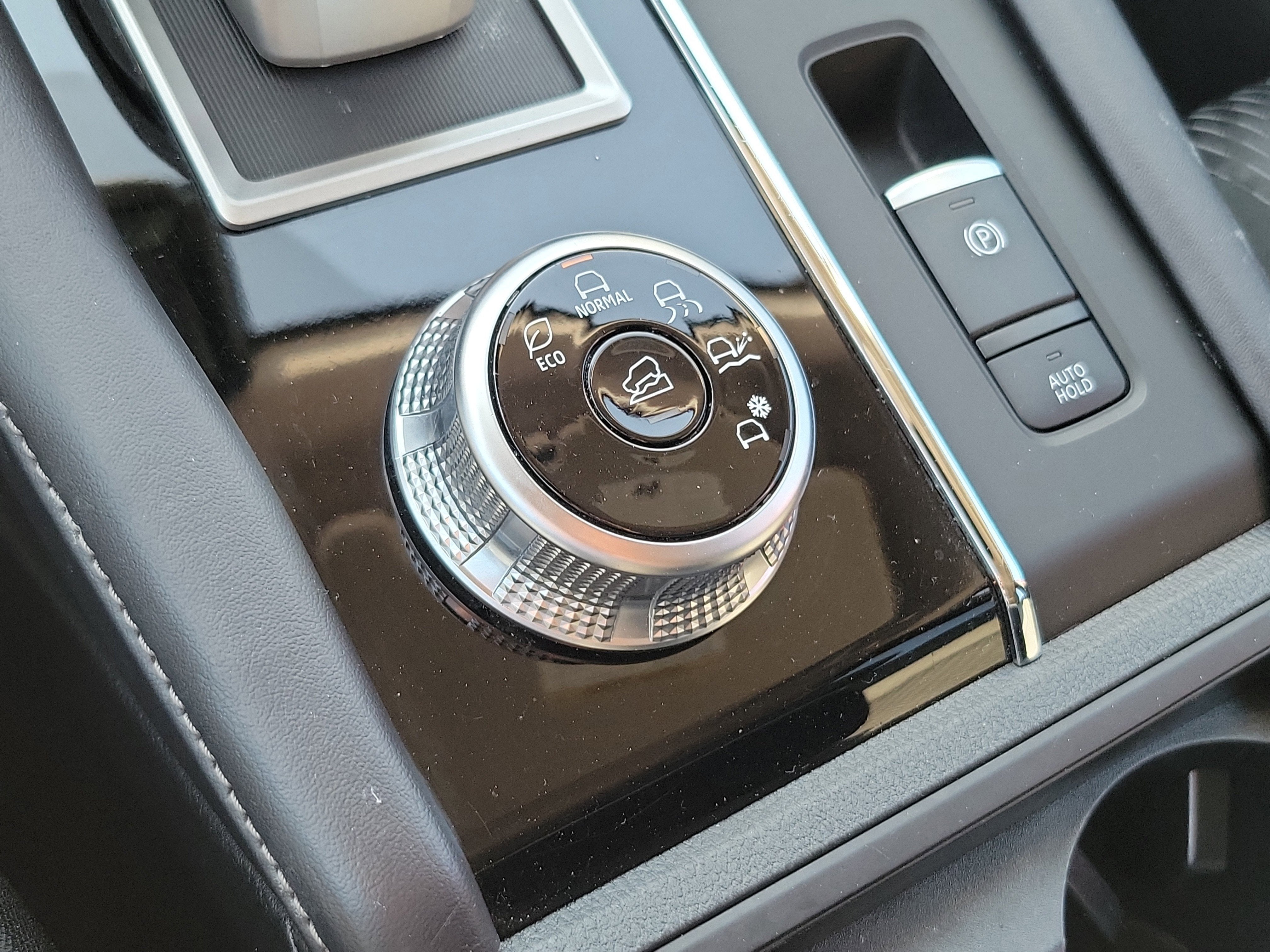 2024 Mitsubishi Outlander ES