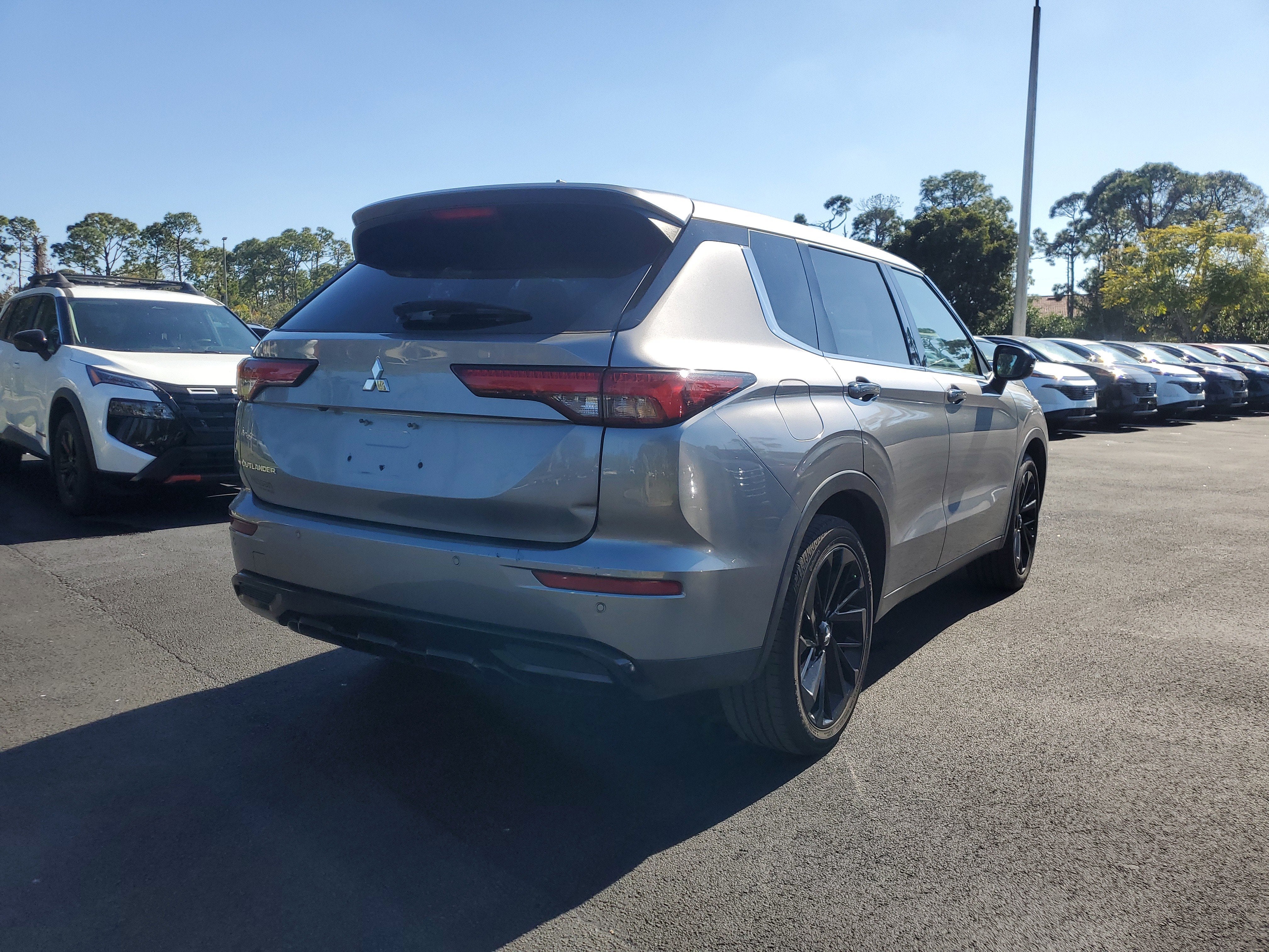2022 Mitsubishi Outlander SE