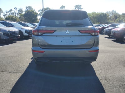 2022 Mitsubishi Outlander SE