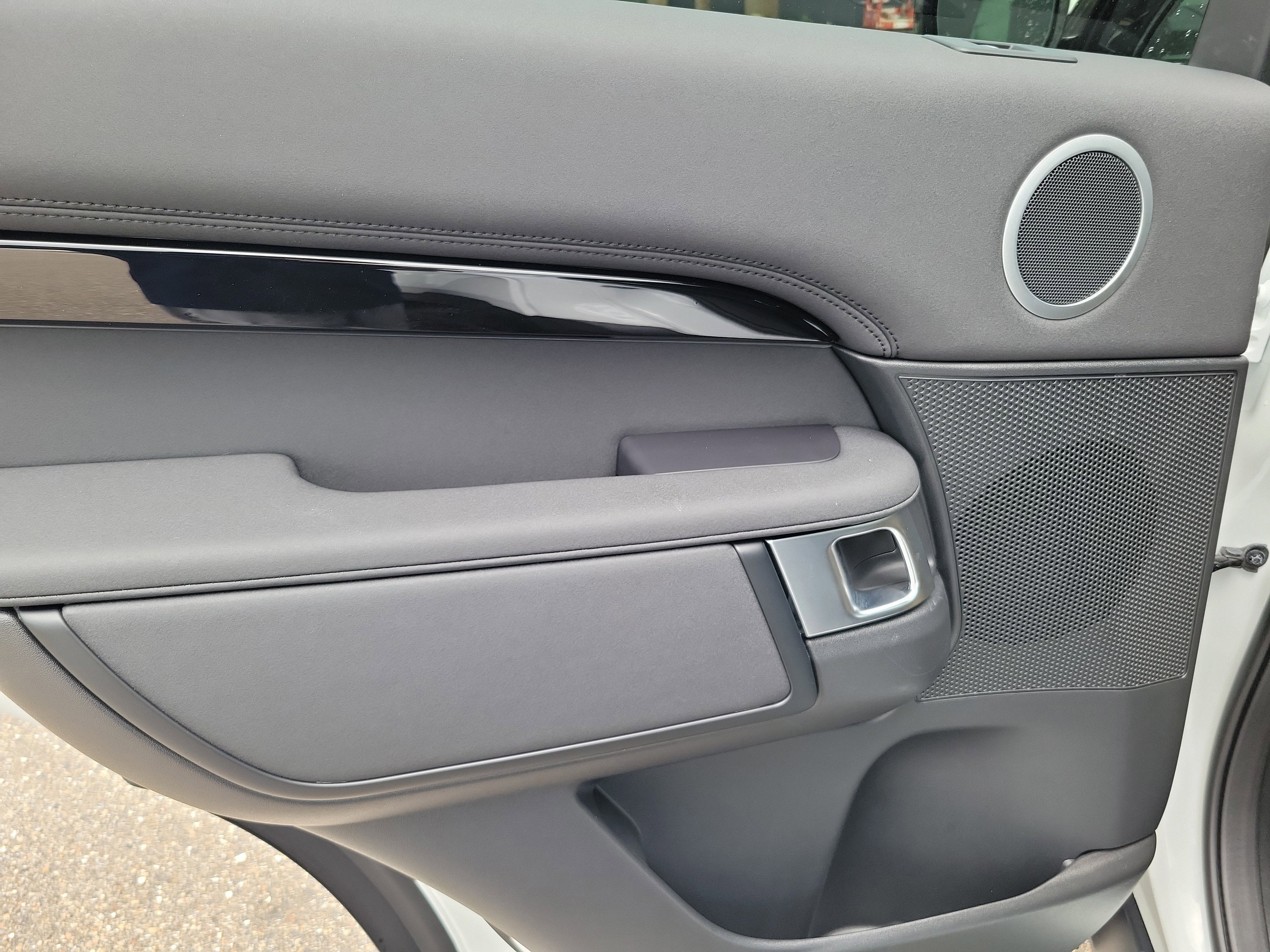 2025 Land Rover Discovery S