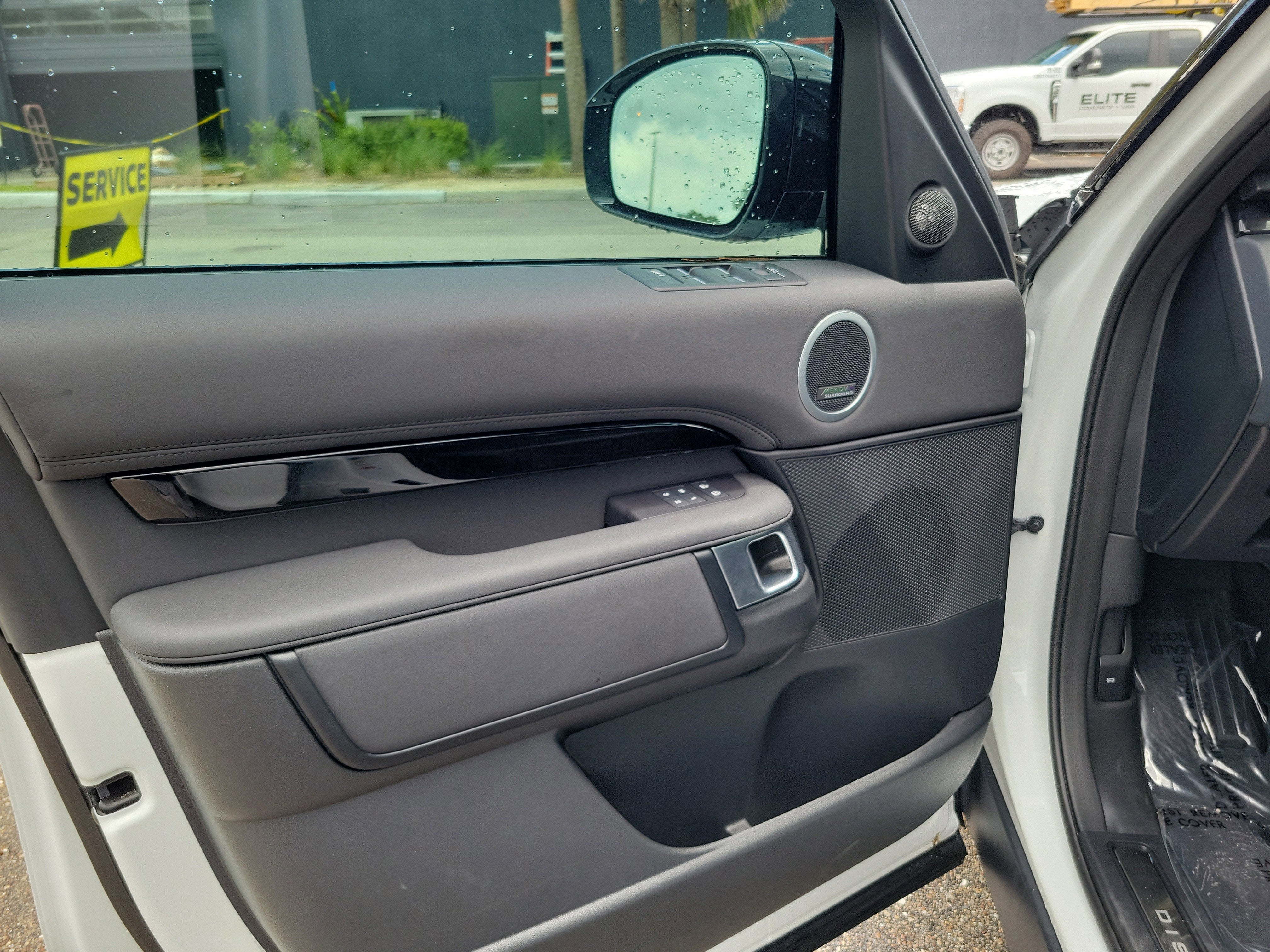 2025 Land Rover Discovery S