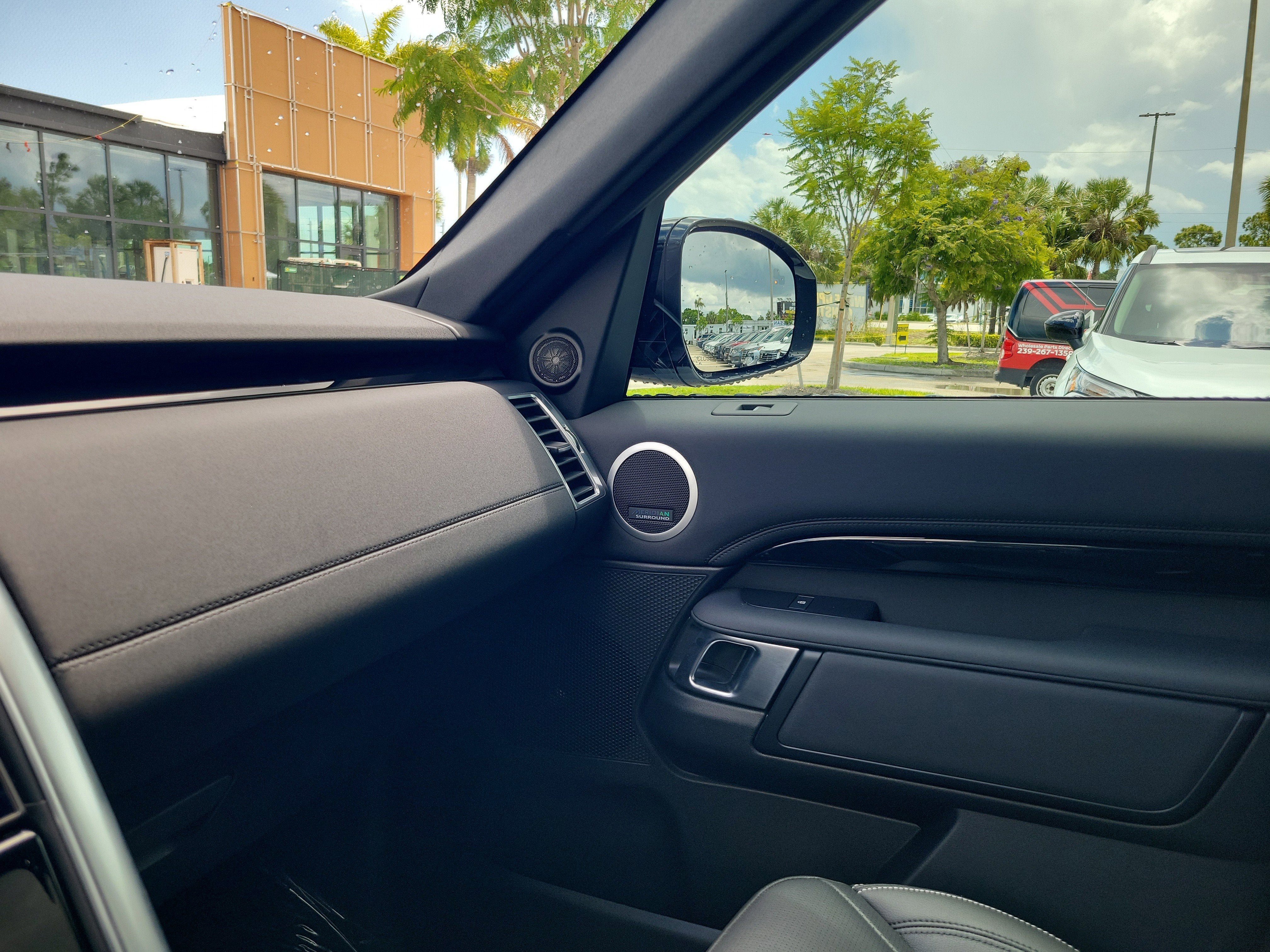 2025 Land Rover Discovery S