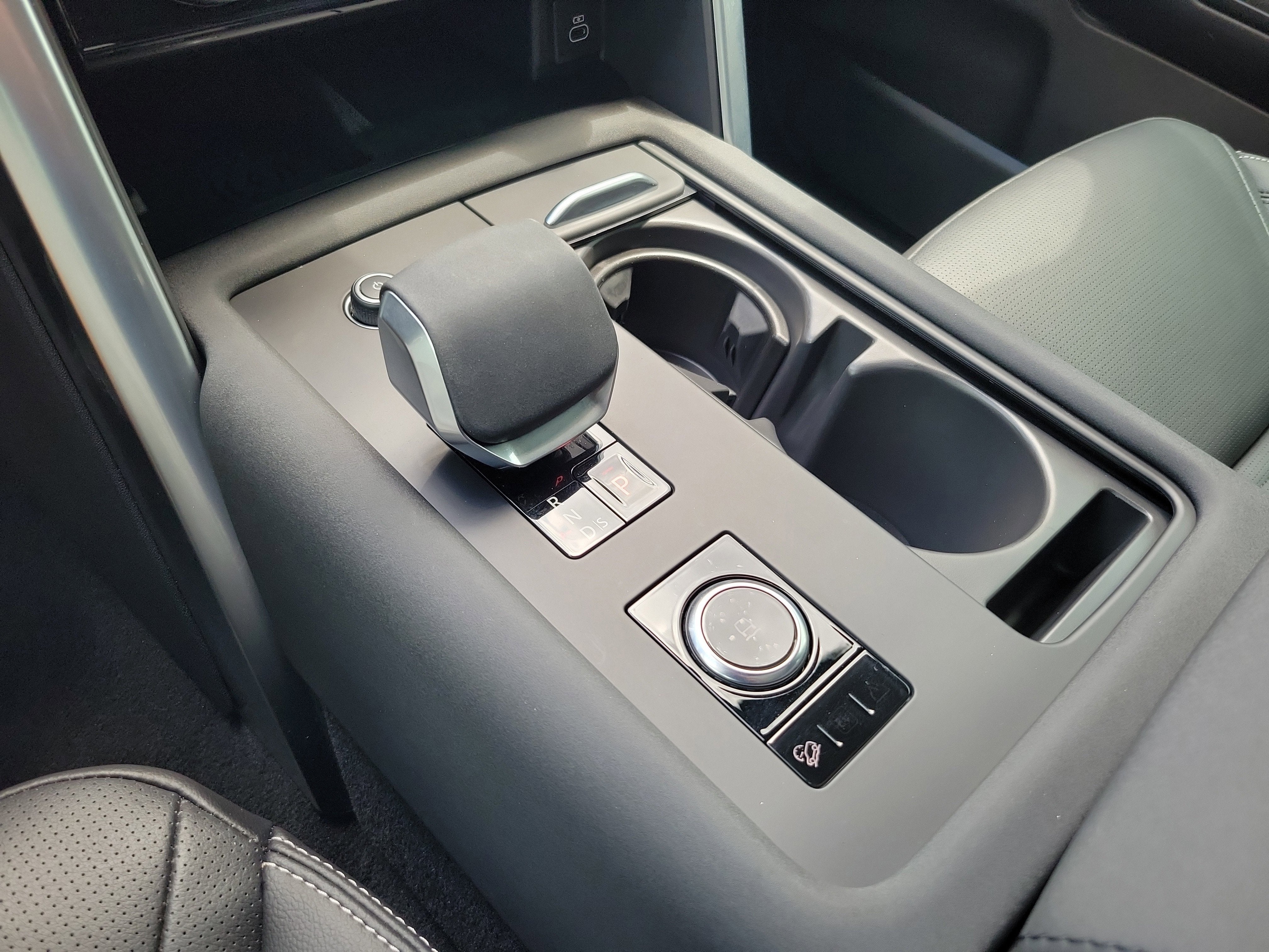 2025 Land Rover Discovery S