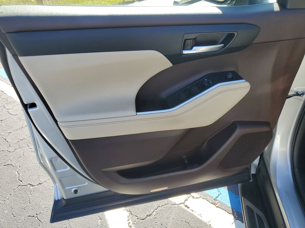 2022 Toyota Highlander Hybrid Hybrid XLE