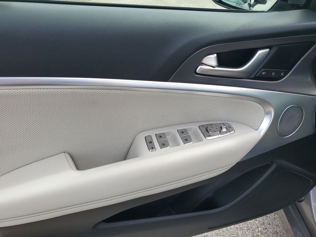 2025 Genesis G70 2.5T LIKE NEW CERTIFIED