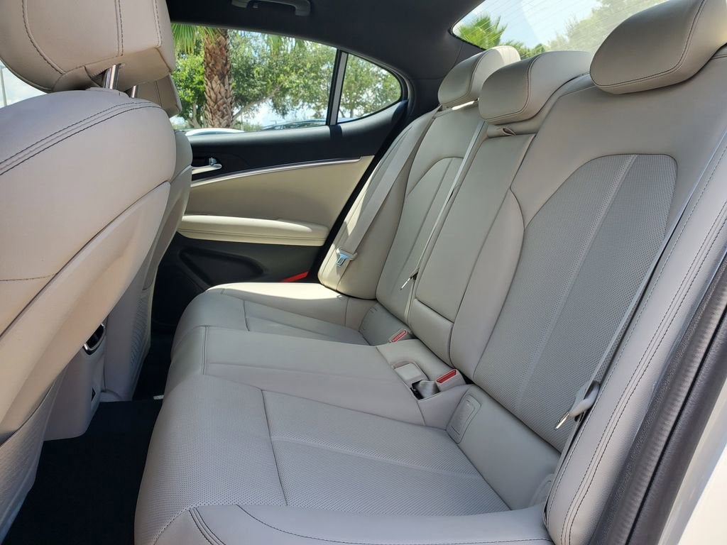 2025 Genesis G70 2.5T