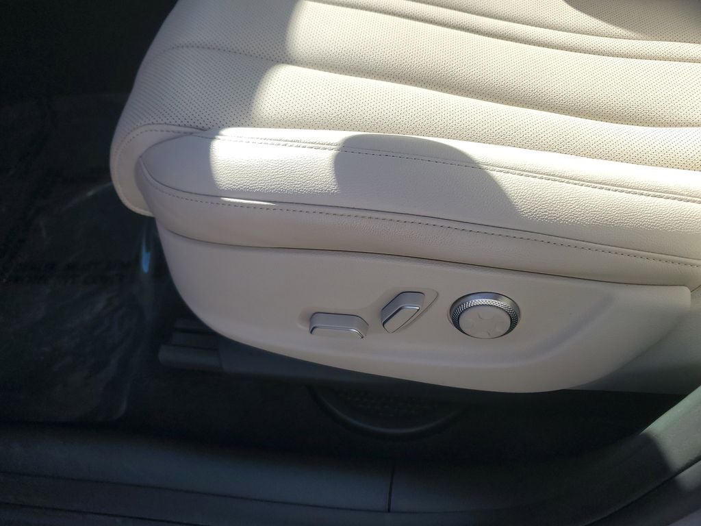 2025 Genesis GV80 Select