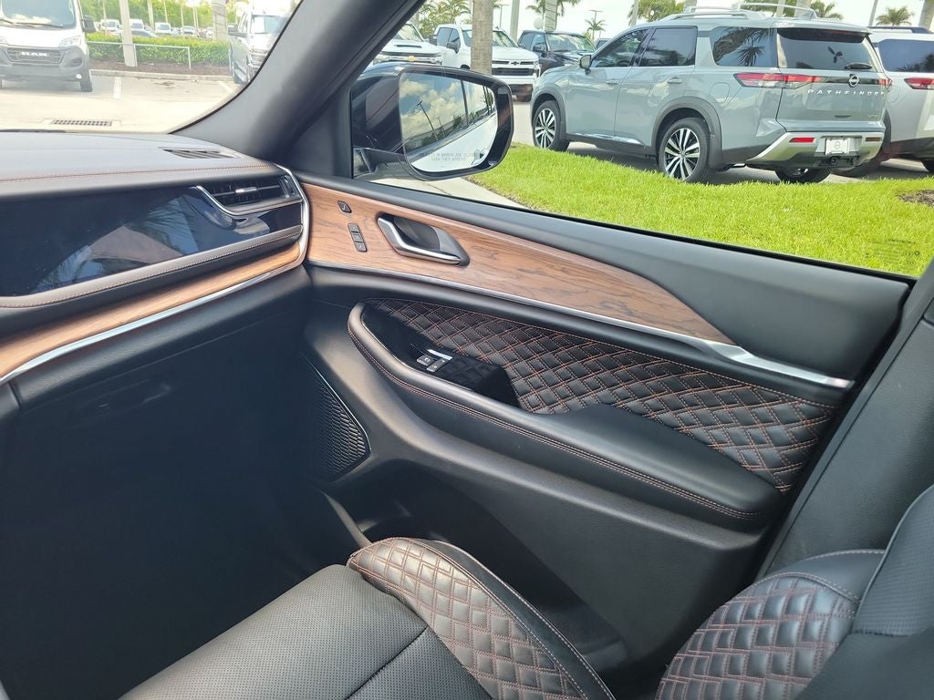 2023 Jeep Grand Cherokee Summit
