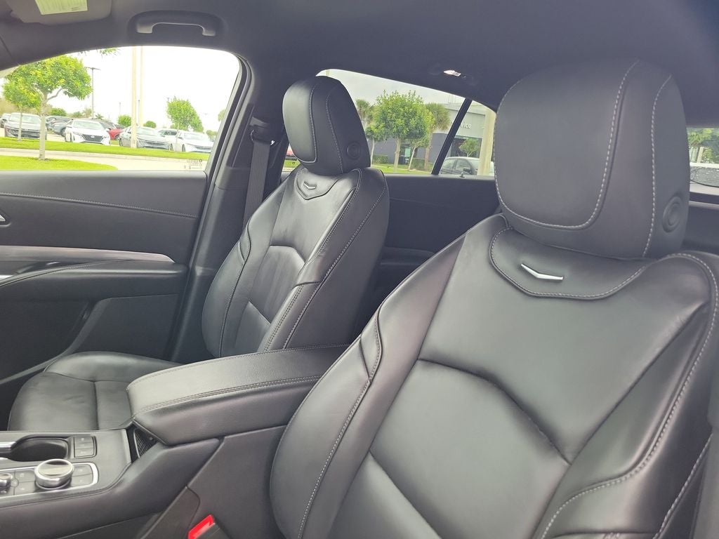2025 Cadillac XT4 Premium Luxury