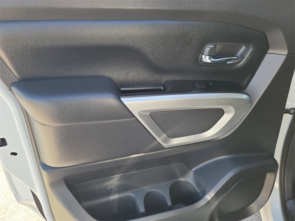 2023 Nissan Titan SV