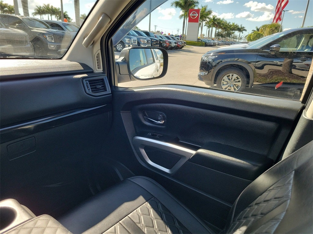 2023 Nissan Titan SV