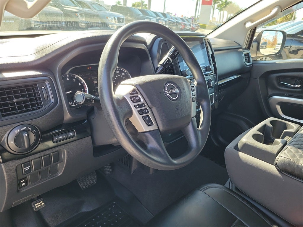 2023 Nissan Titan SV