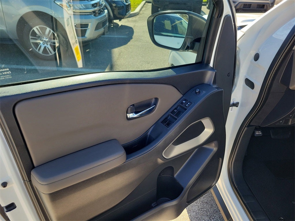 2022 Nissan Frontier SV