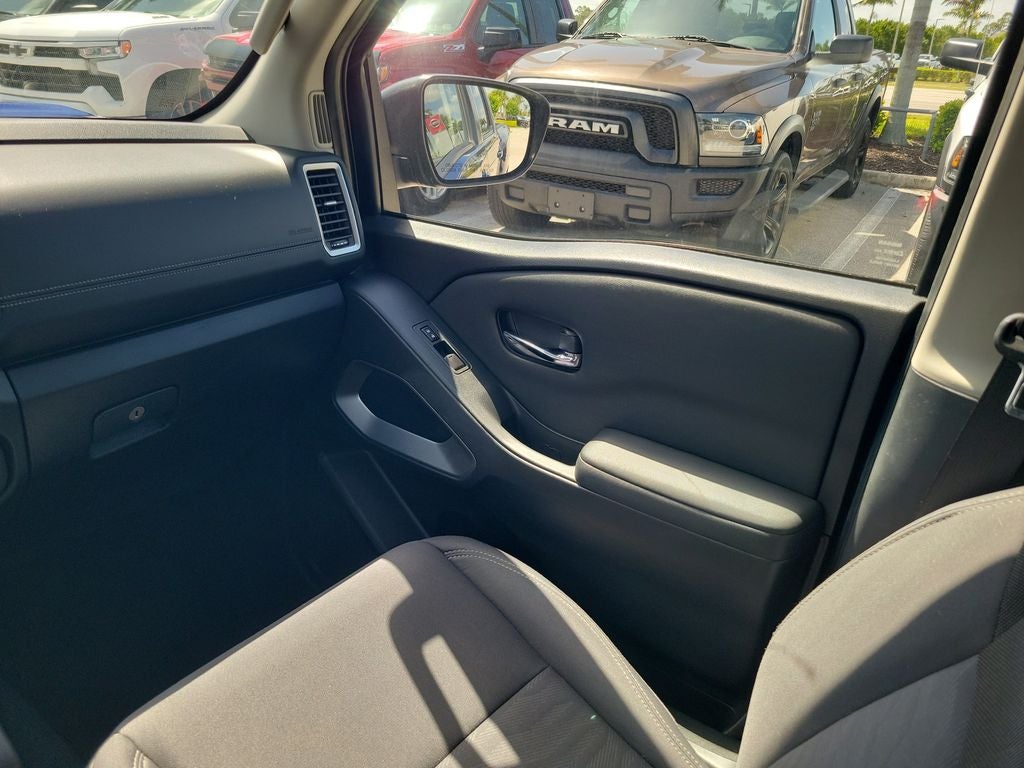 2022 Nissan Frontier SV