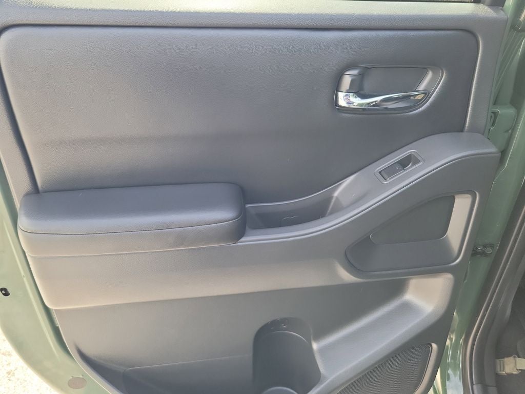 2025 Nissan Frontier SL