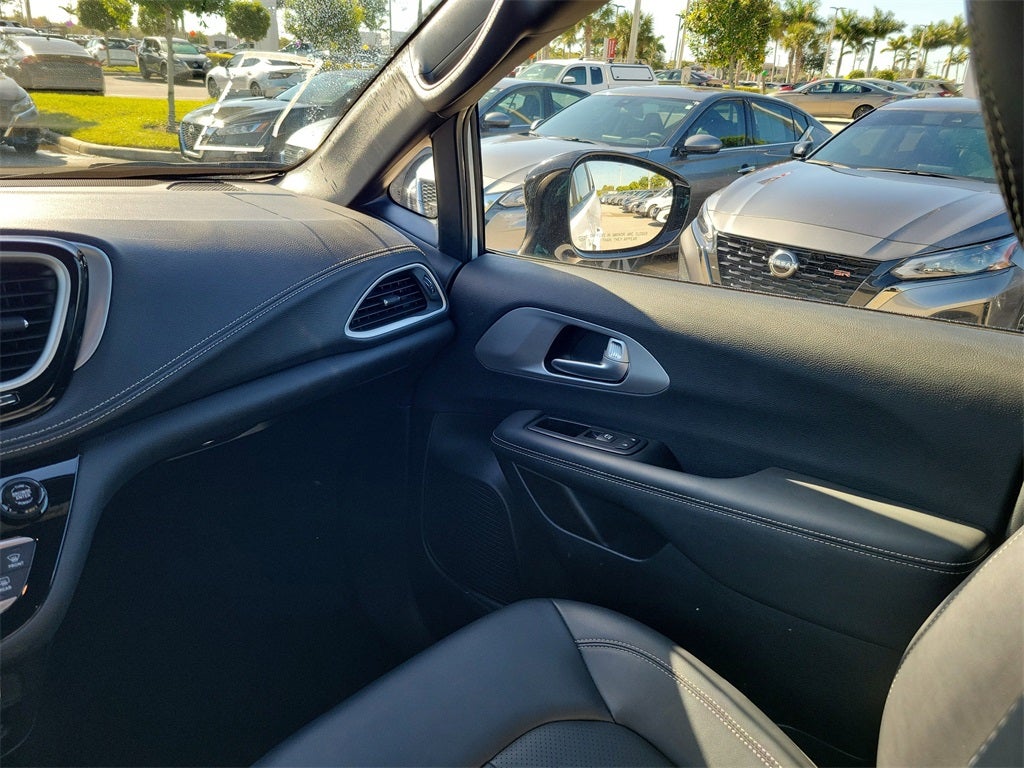 2024 Chrysler Pacifica Hybrid Select