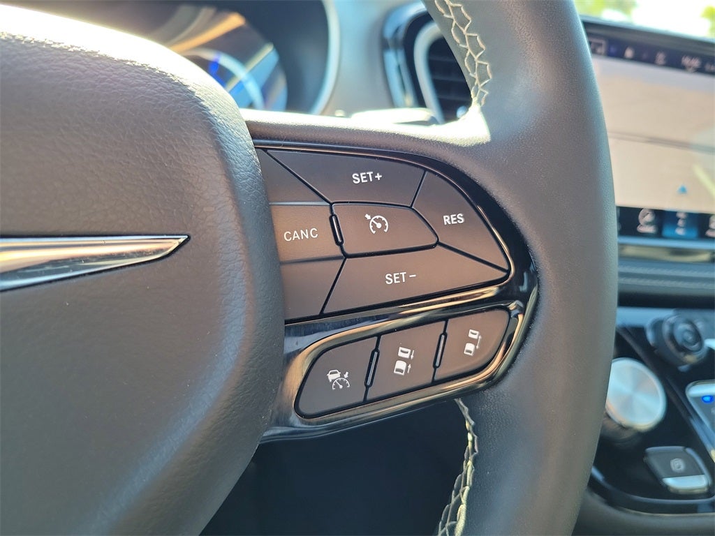 2024 Chrysler Pacifica Hybrid Select