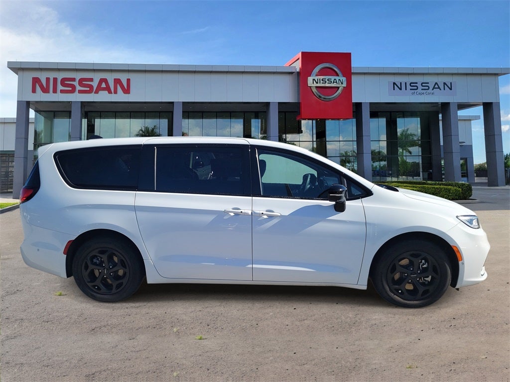 2024 Chrysler Pacifica Hybrid Select