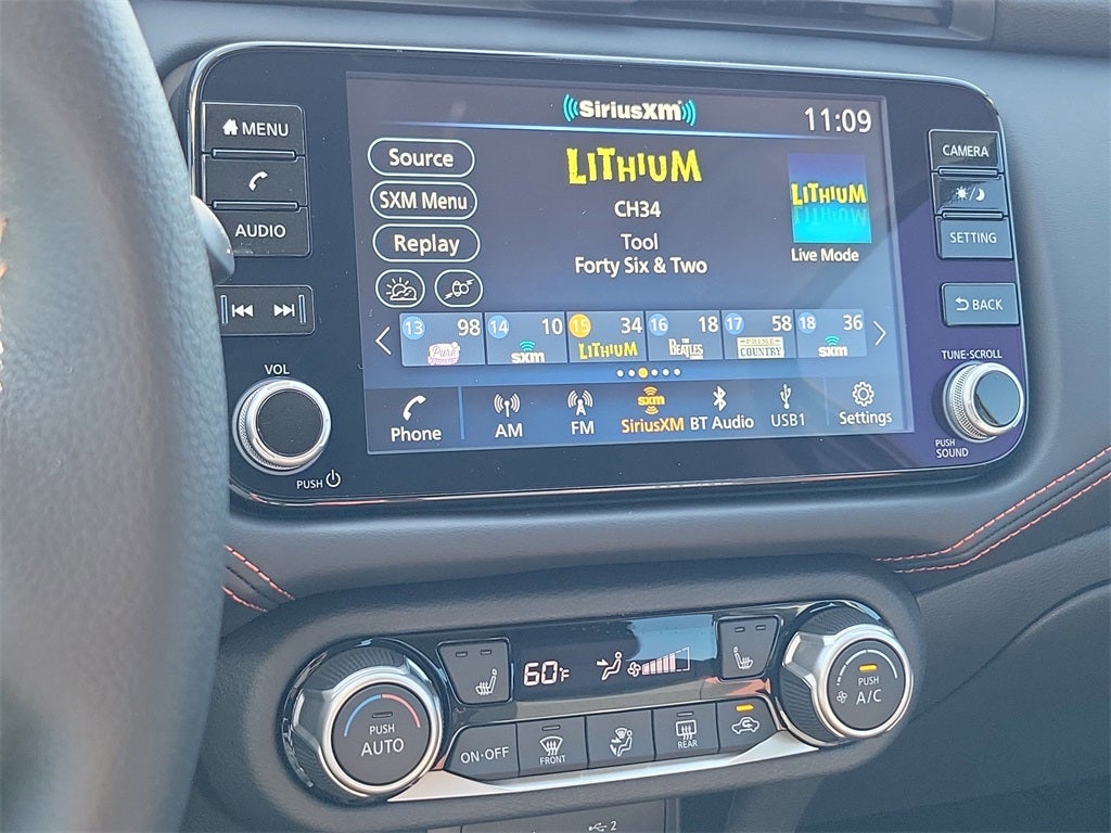 2025 Nissan Versa 1.6 SR