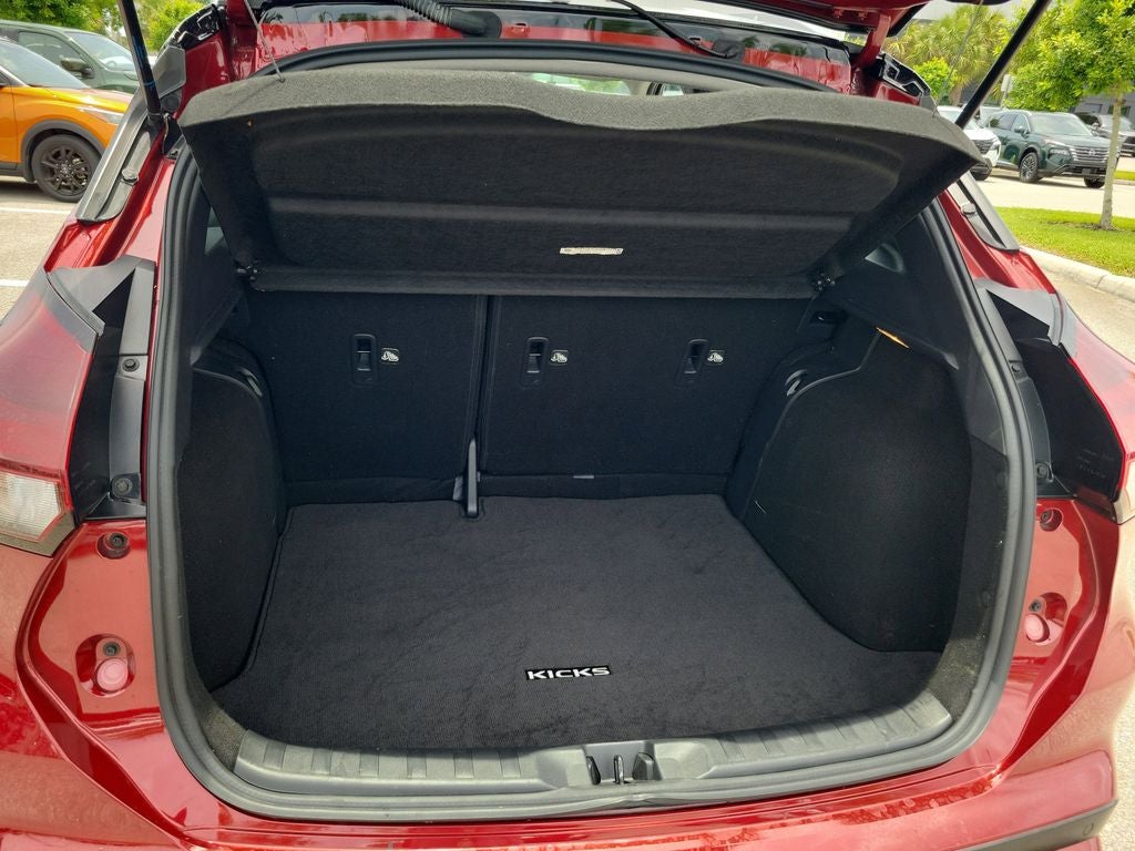 2023 Nissan Kicks SR