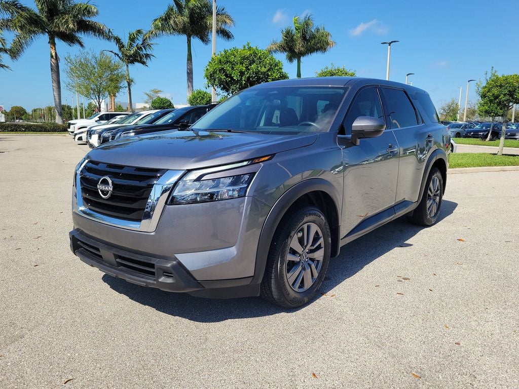2022 Nissan Pathfinder S