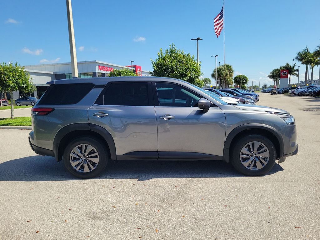 2022 Nissan Pathfinder S