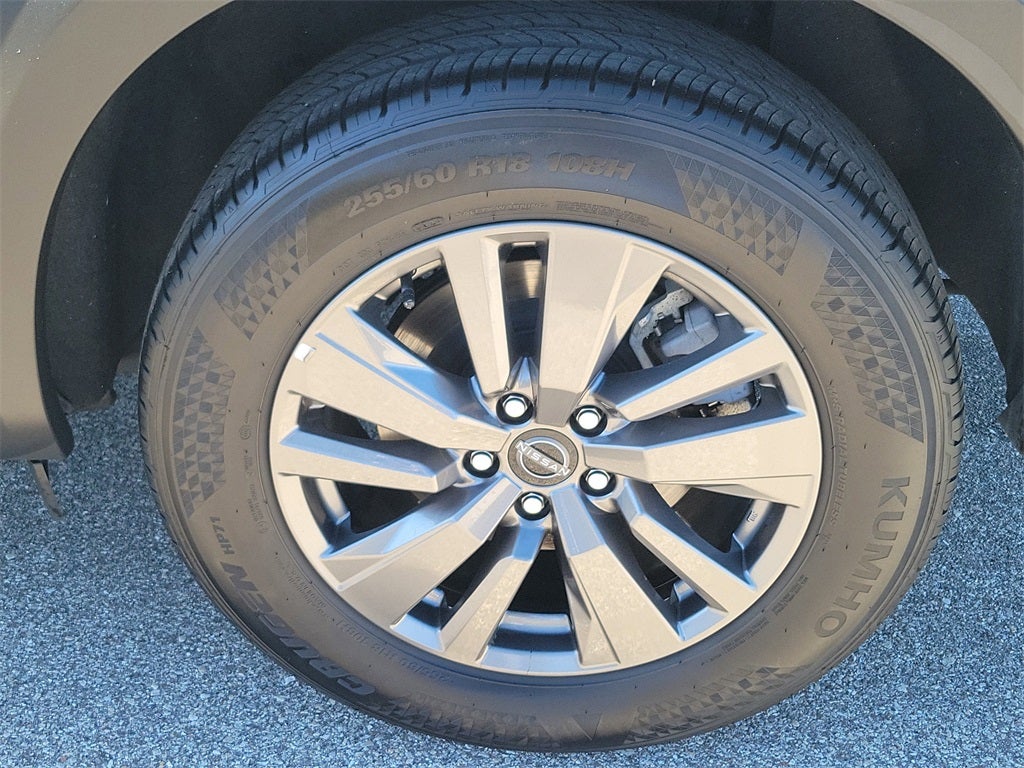 2025 Nissan Pathfinder SV