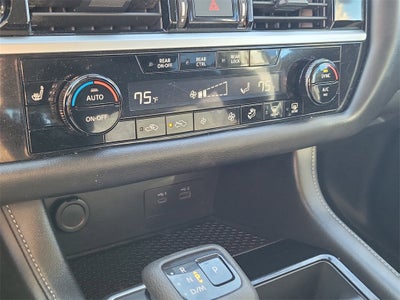 2025 Nissan Pathfinder SV