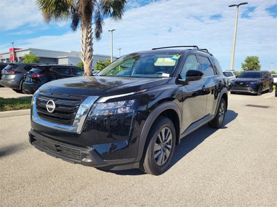2025 Nissan Pathfinder SV