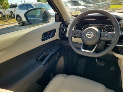 2025 Nissan Pathfinder SV