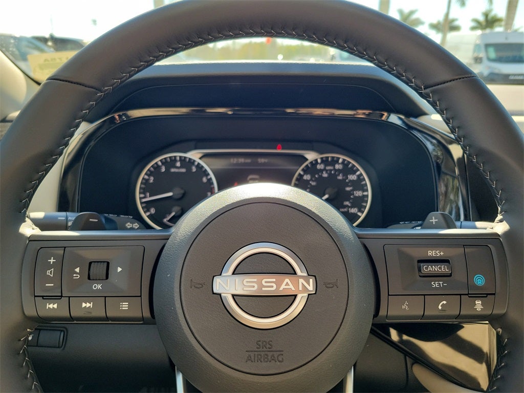 2025 Nissan Pathfinder SV