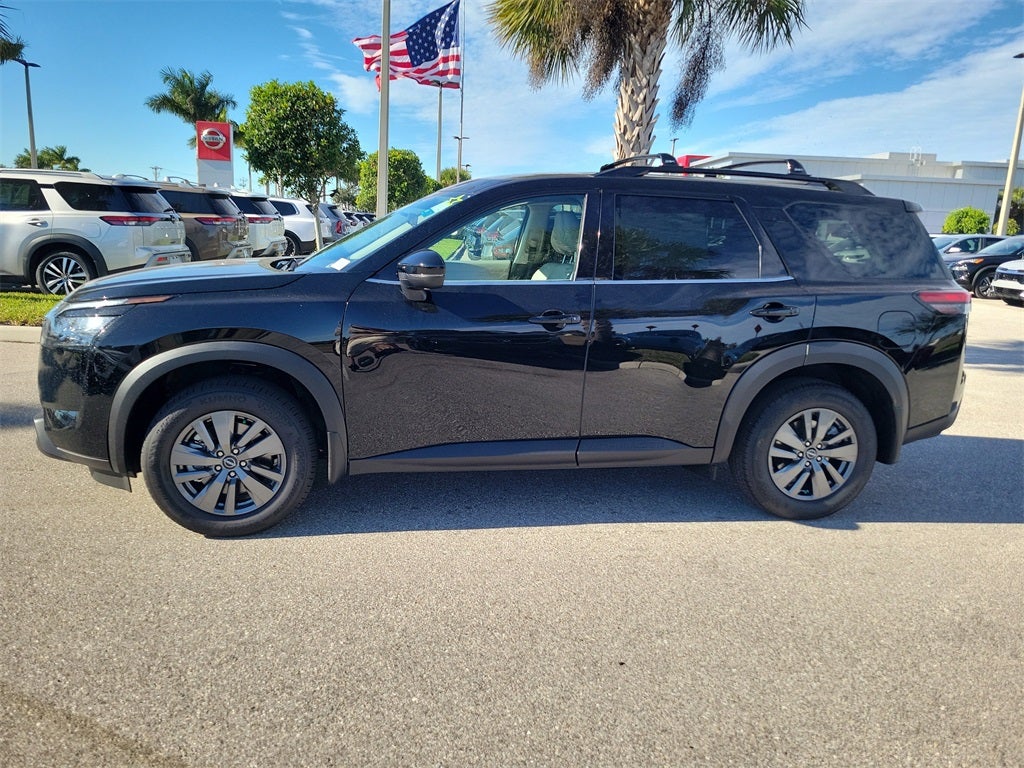 2025 Nissan Pathfinder SV