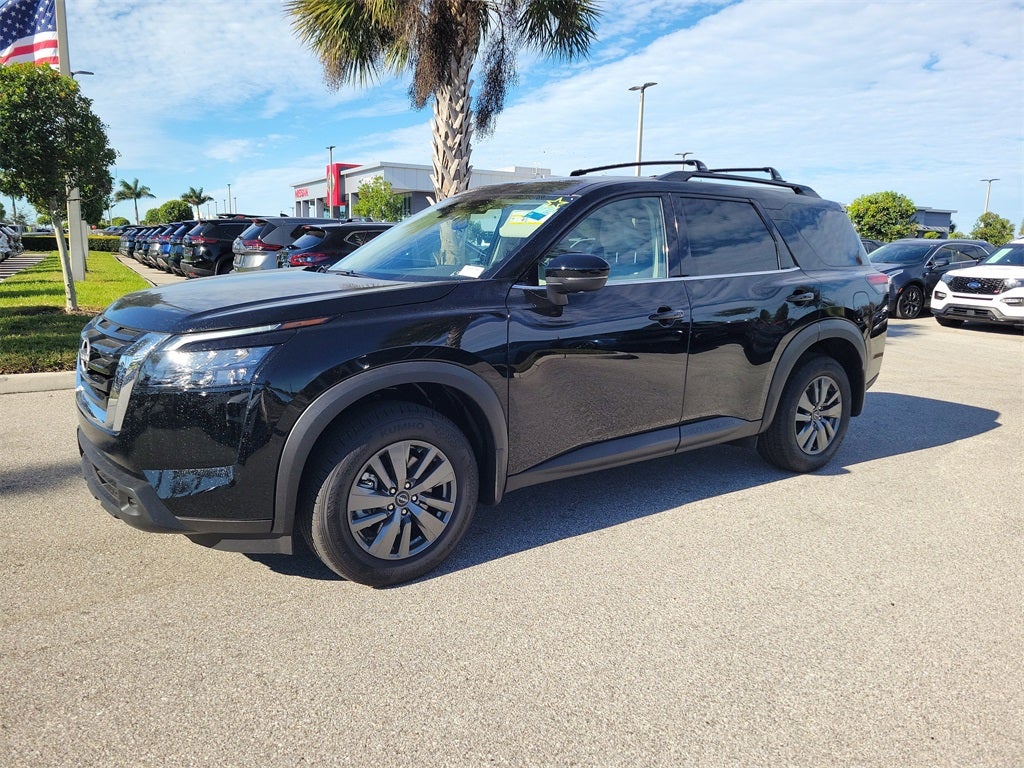 2025 Nissan Pathfinder SV