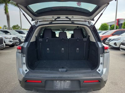 2024 Nissan Pathfinder SV
